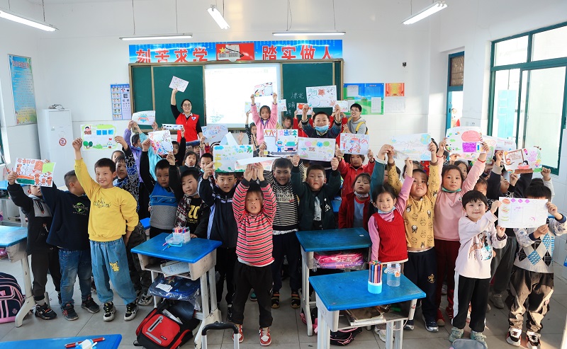 1720598668656 2021年11月5日,藍(lán)鴿志愿服務(wù)隊(duì)攜手安徽向日葵公益助學(xué)服務(wù)中心到大別山區(qū)開(kāi)展公益助學(xué)活動(dòng)(1)