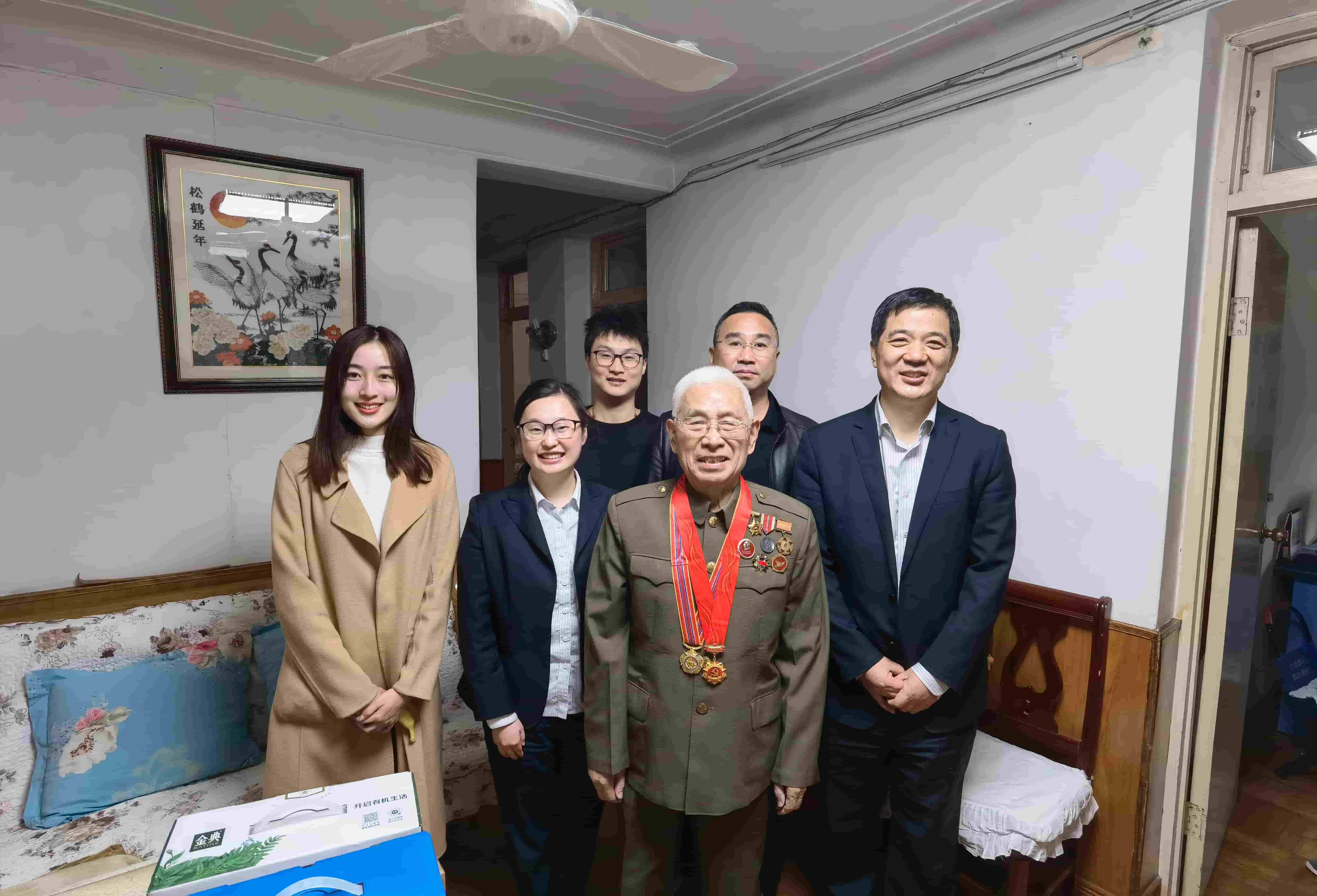 freecompress-2021年11月19日，東華科技聯(lián)合合肥市軍隊(duì)離退休干部第四干休所黨支部，看展“憶黨史、悟初心、擔(dān)使命”主題活動(dòng)